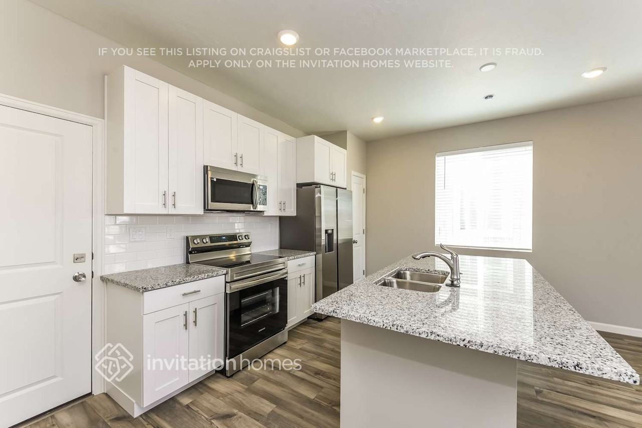 108 N Riverside Dr - Photo 6 of 18