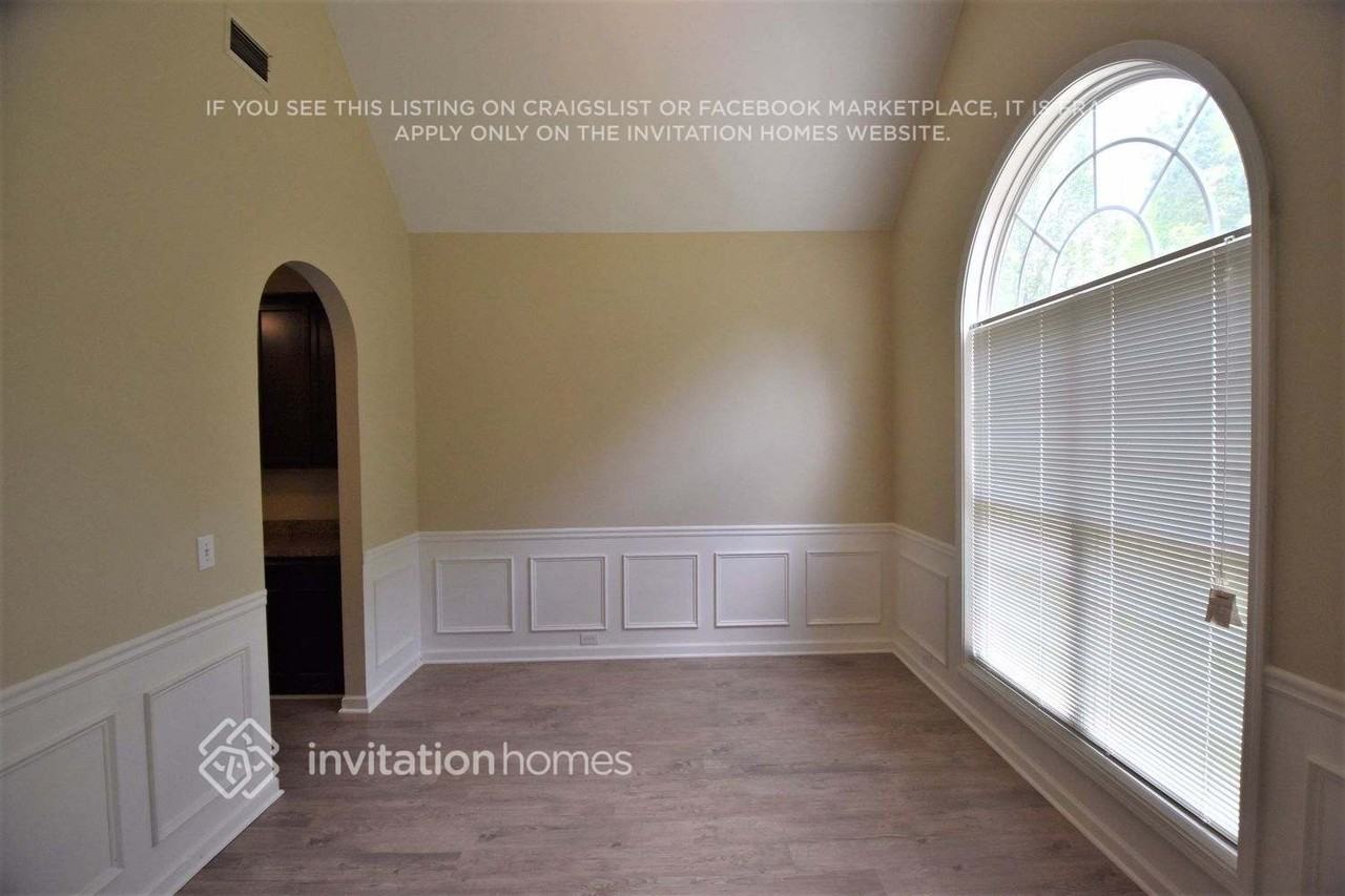 467 Greyhawk Way - Photo 2 of 13