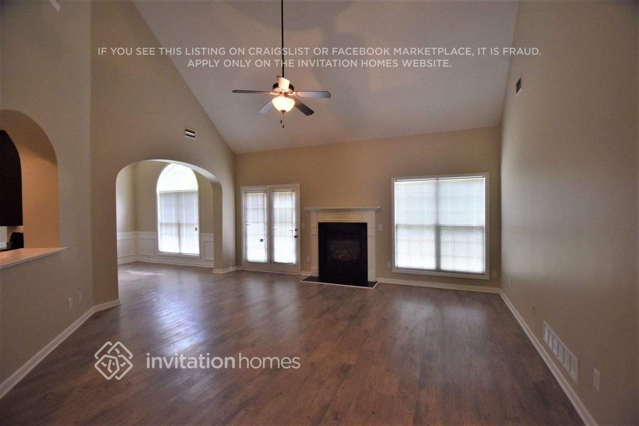 467 Greyhawk Way - Photo 3 of 13