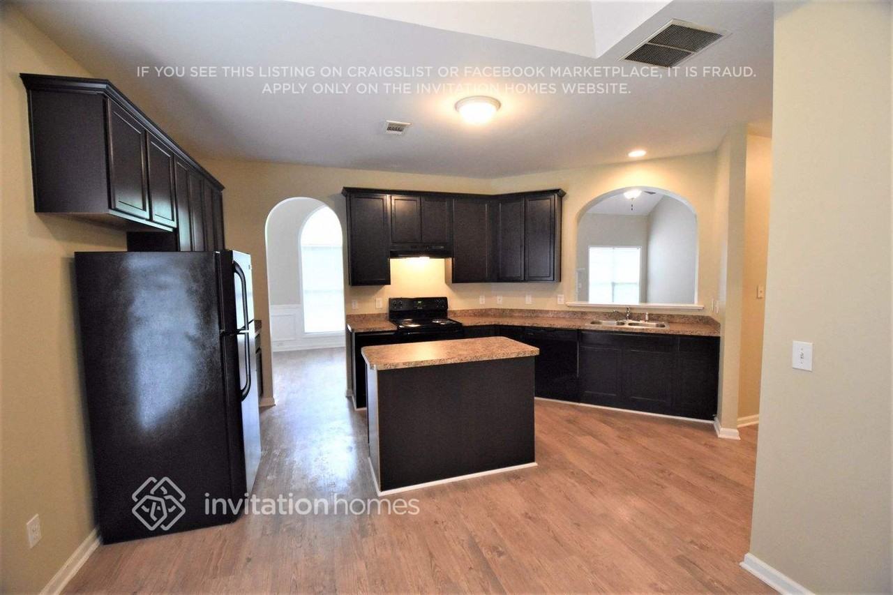 467 Greyhawk Way - Photo 4 of 13