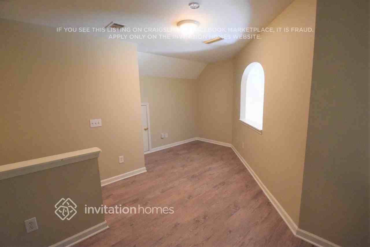 467 Greyhawk Way - Photo 5 of 13