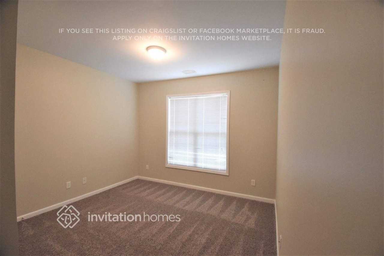 467 Greyhawk Way - Photo 7 of 13