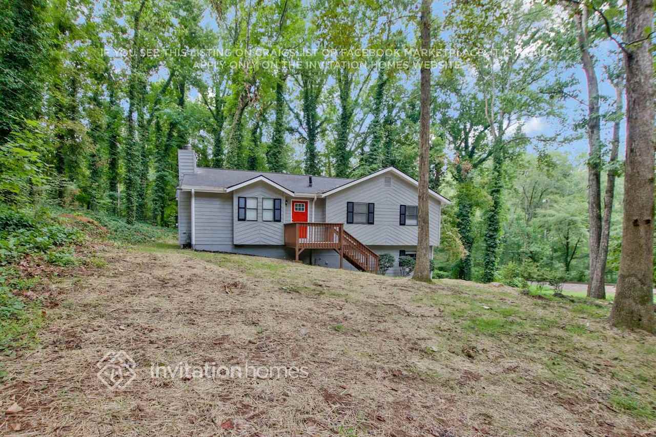 1023 Lakewood Dr - Photo 3 of 26