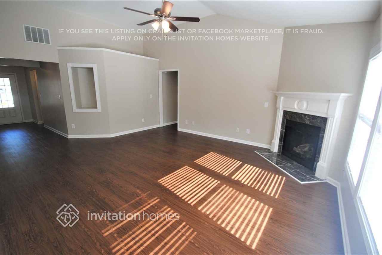 2506 Gristhaven Ln - Photo 2 of 12