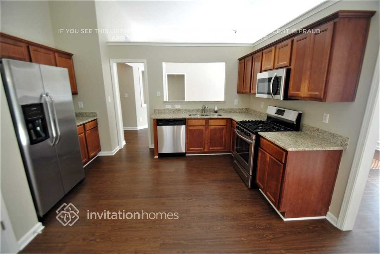 2506 Gristhaven Ln - Photo 3 of 12