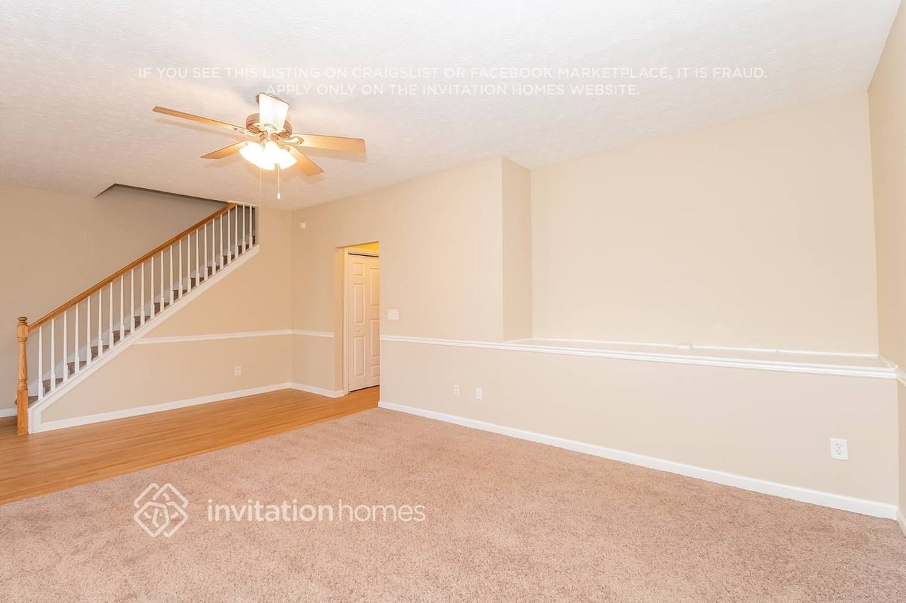 23 Roxbury Ln - Photo 3 of 21