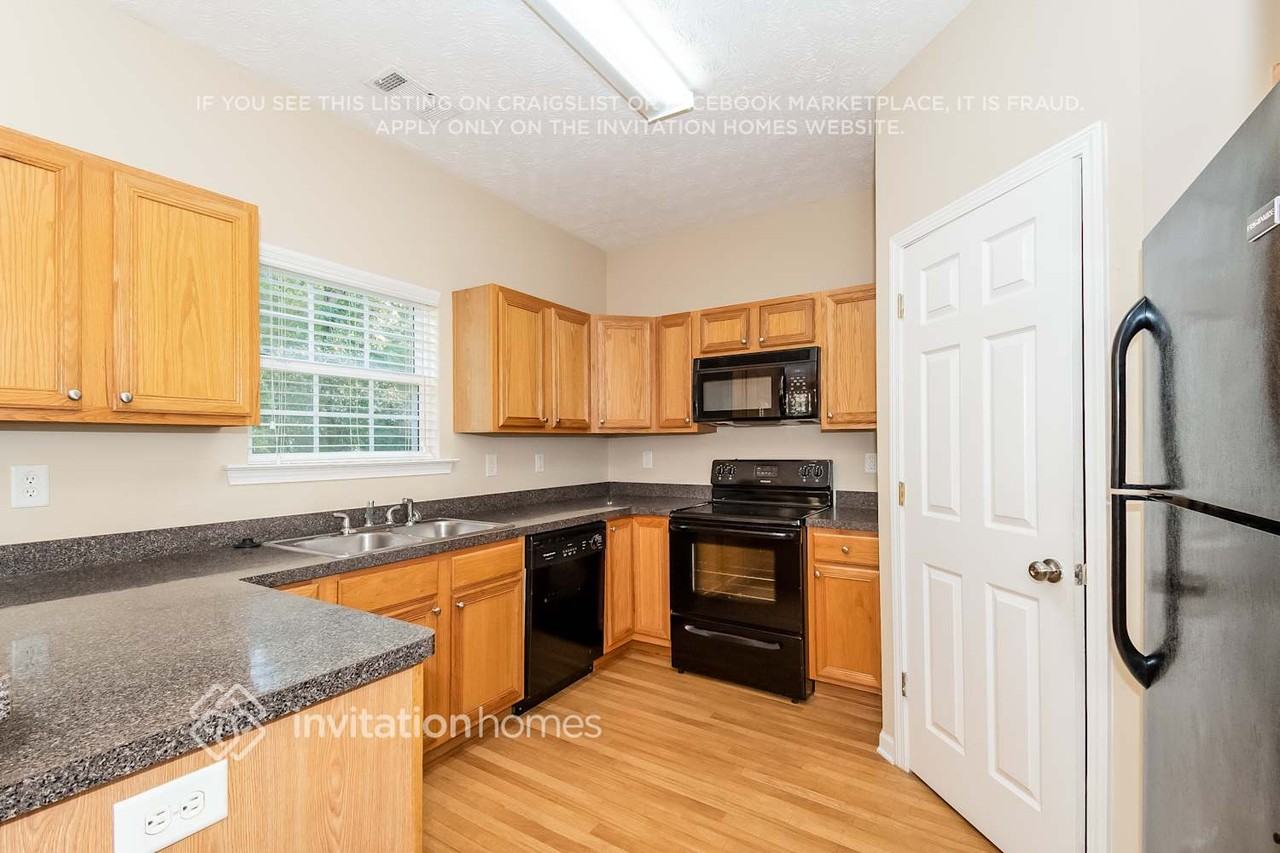 23 Roxbury Ln - Photo 6 of 21