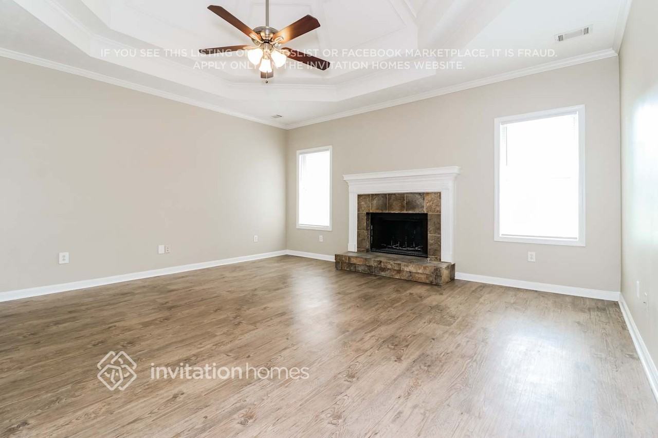 717 Thornapple Trl - Photo 4 of 18