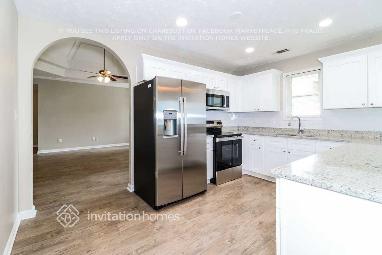 717 Thornapple Trl - Photo 6 of 18