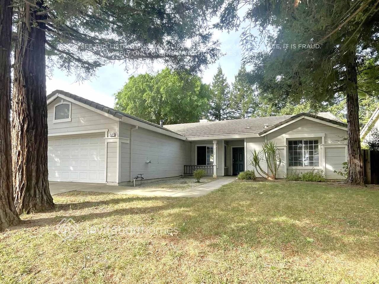 2522 Drummond Dr - Photo 2 of 19