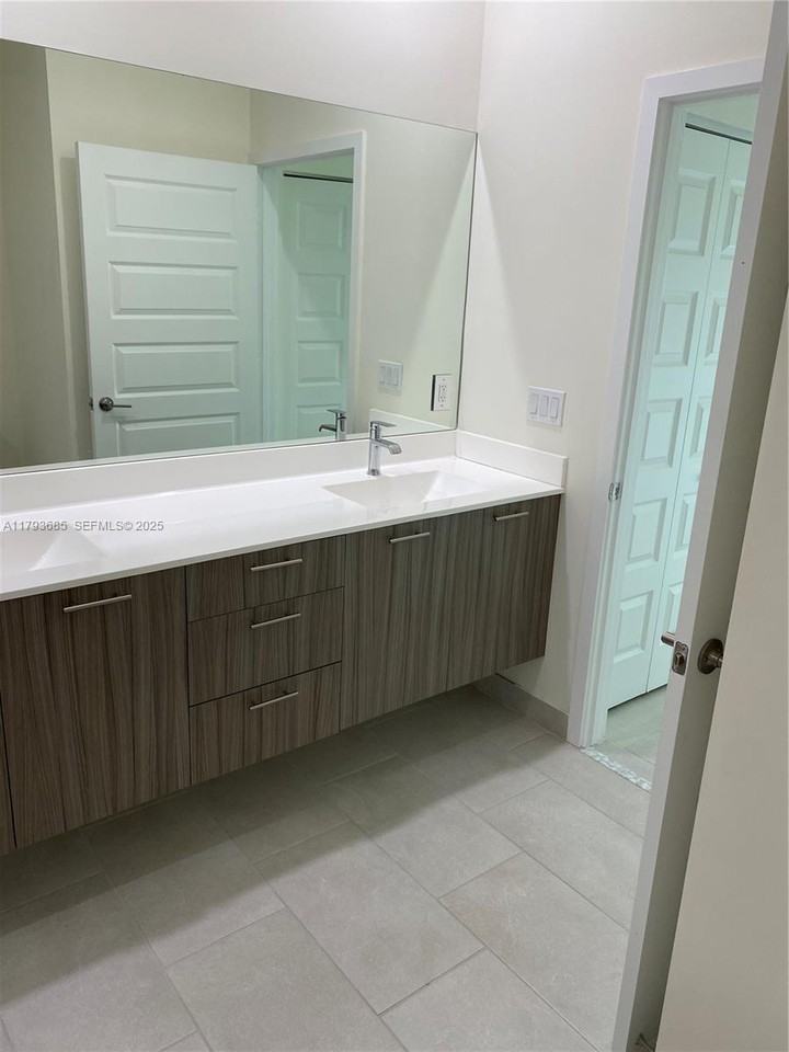 3167 Southwest 129th Way #B - Photo 6 of 34