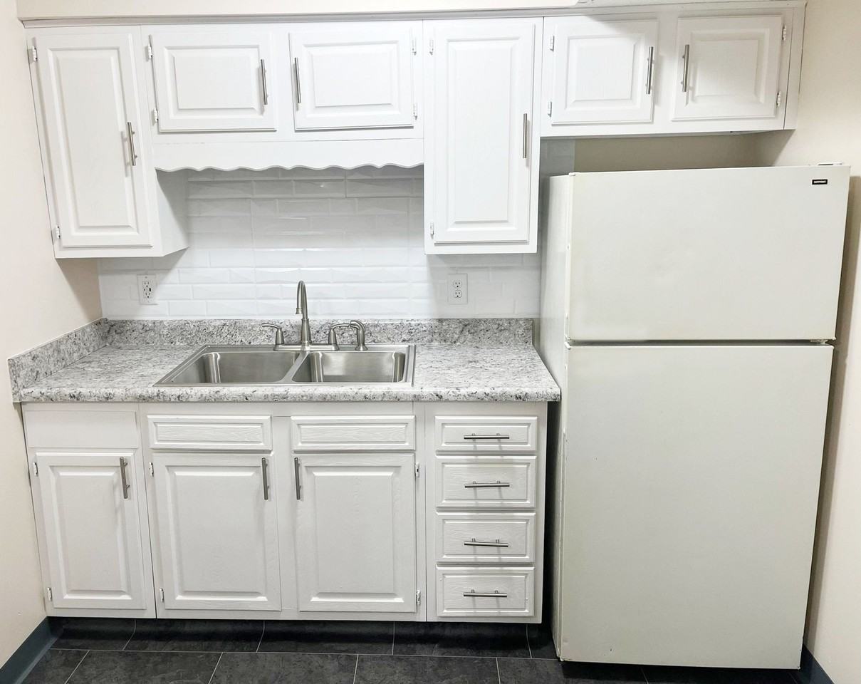 Castle Court Apartments - Photo 4 of 7