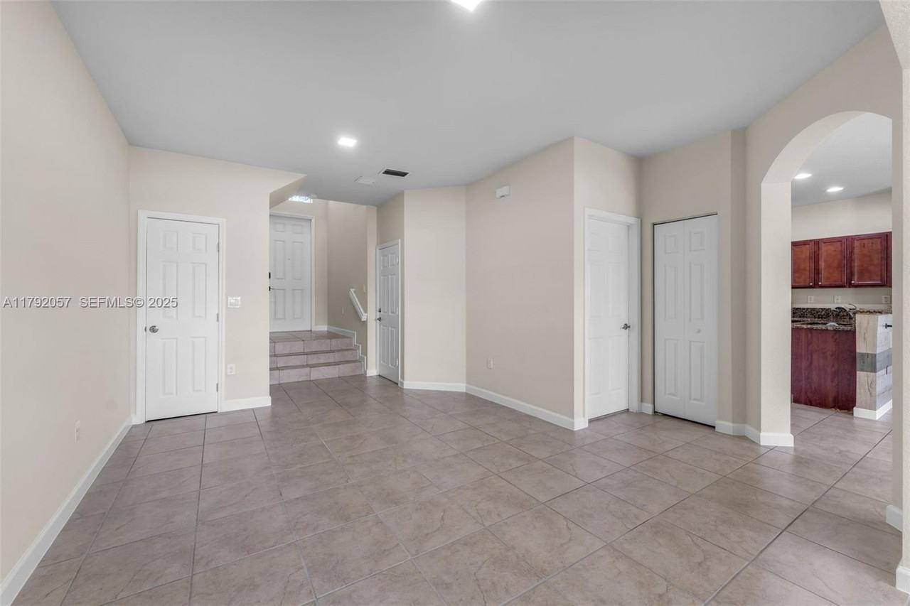 11319 Southwest 238th Street - Photo 3 of 37