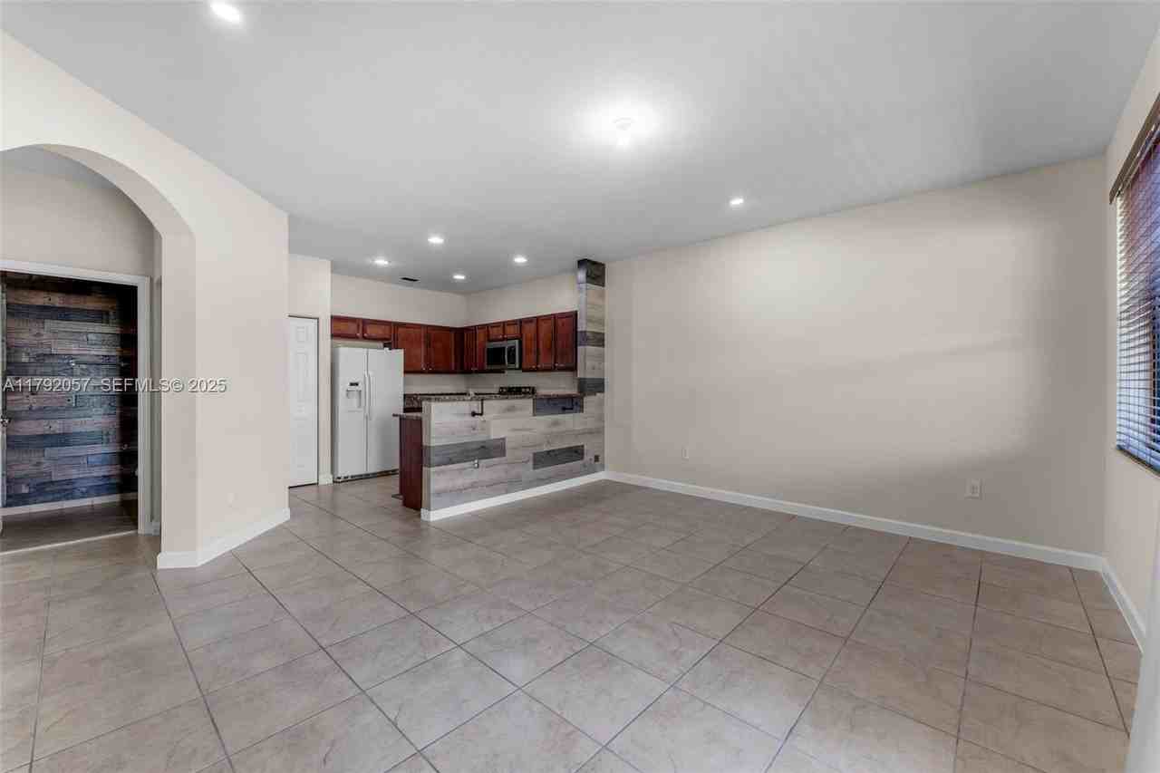 11319 Southwest 238th Street - Photo 5 of 37