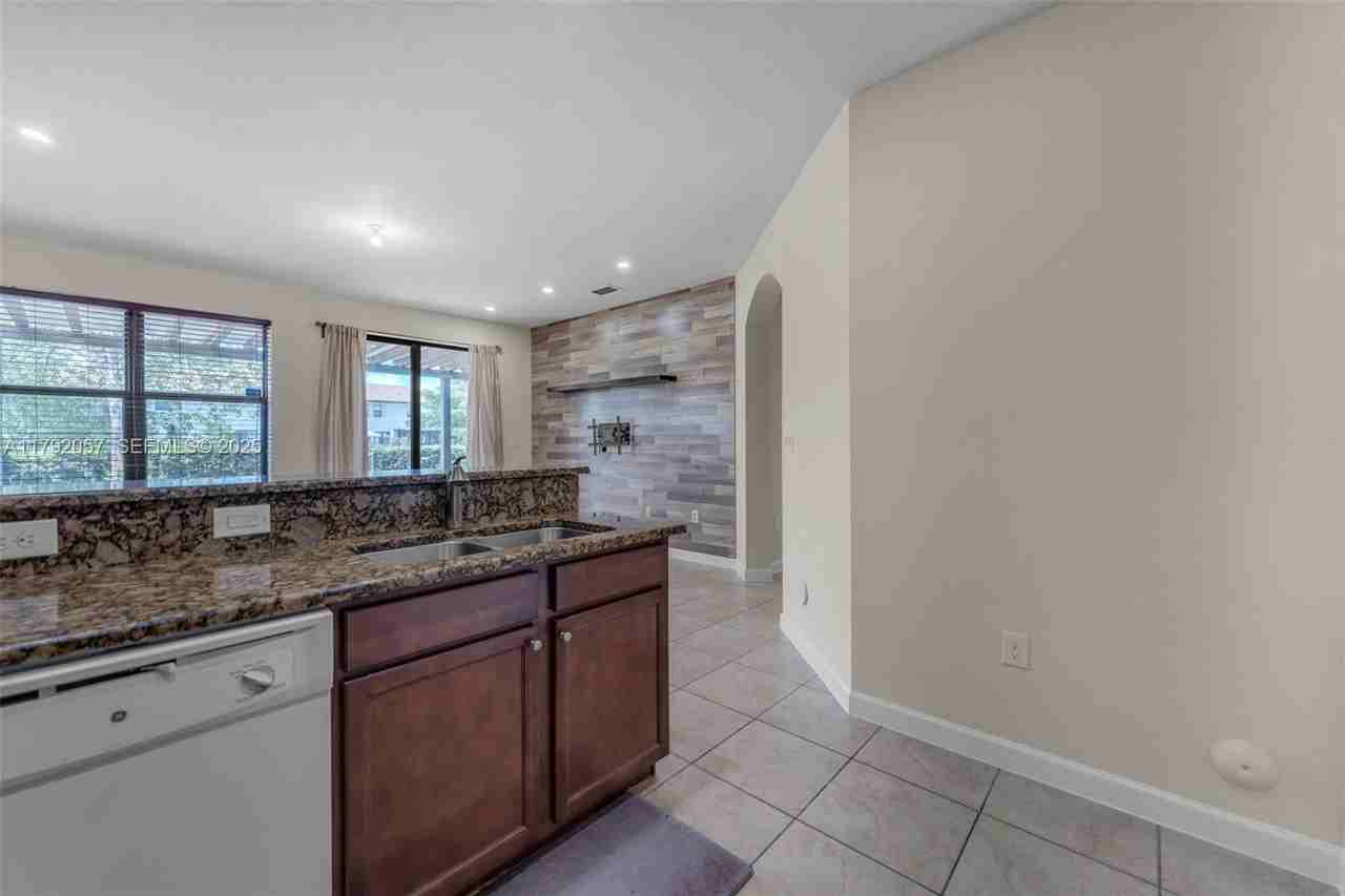 11319 Southwest 238th Street - Photo 7 of 37