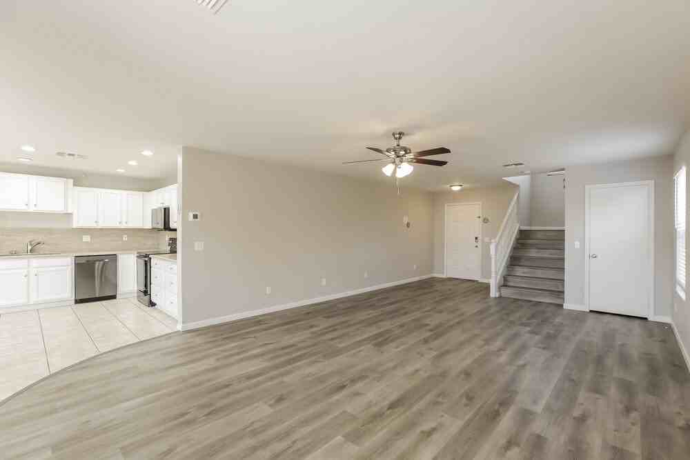 2217 E 35th Ave - Photo 4 of 20