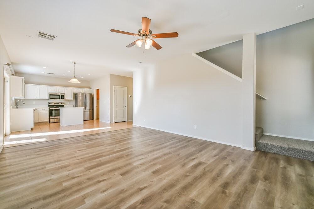 28779 N Spur Dr - Photo 4 of 17