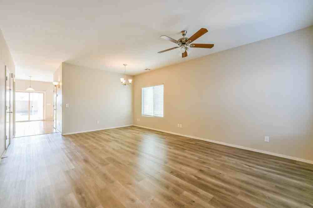 28779 N Spur Dr - Photo 5 of 17