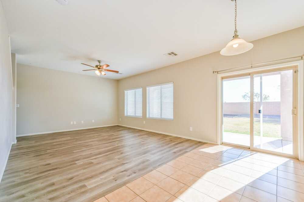 28779 N Spur Dr - Photo 7 of 17