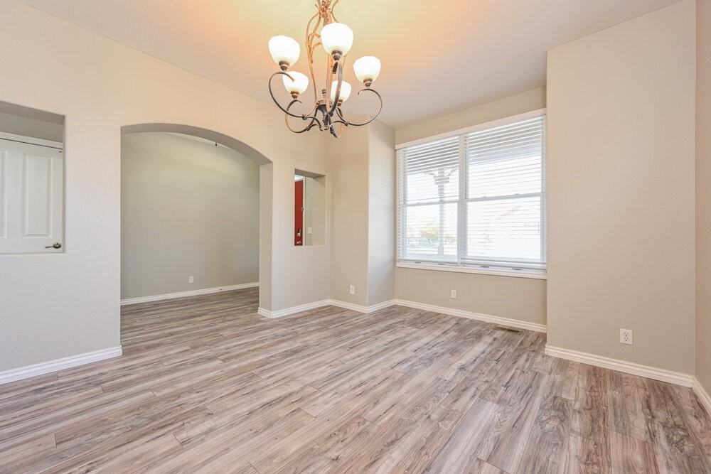 4376 Foxberry Dr - Photo 7 of 18