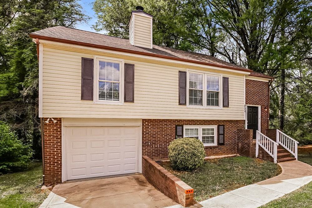 8504 Beechbrooke Rd - Photo 4 of 17