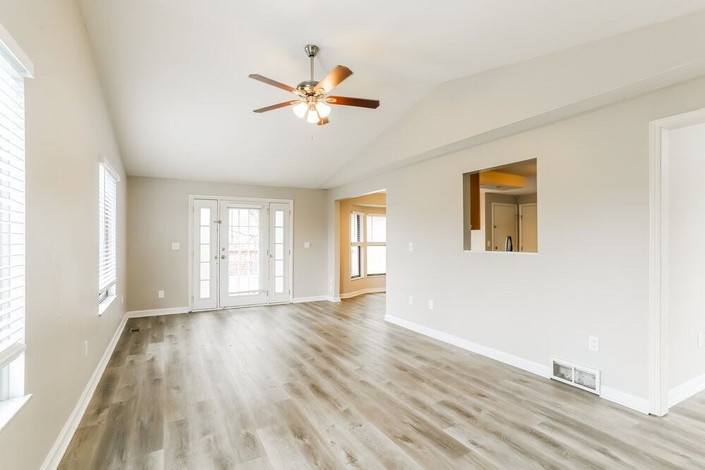 12143 Twincreek Dr - Photo 6 of 18