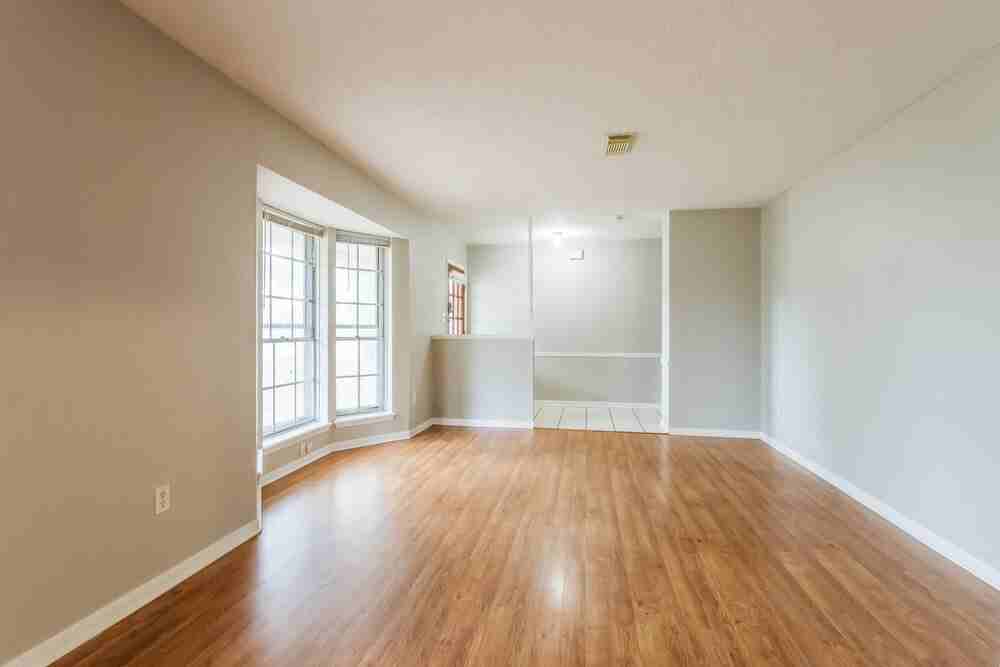 200 Montrose Cir - Photo 4 of 16