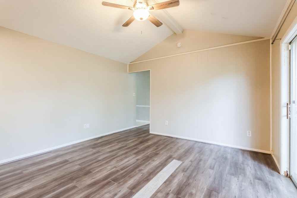 200 Montrose Cir - Photo 5 of 16