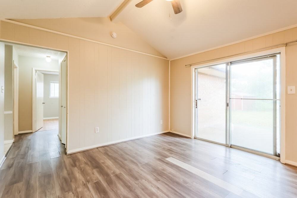 200 Montrose Cir - Photo 6 of 16