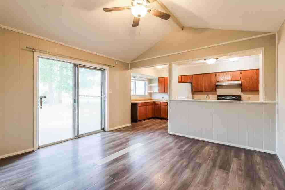 200 Montrose Cir - Photo 7 of 16