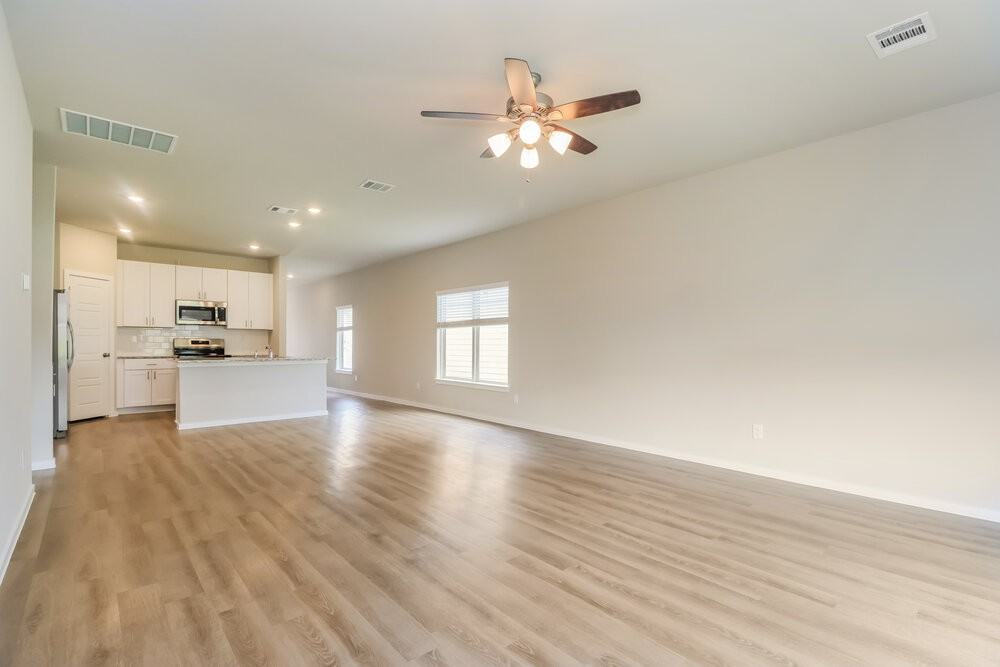 567 Dalloway St - Photo 5 of 17