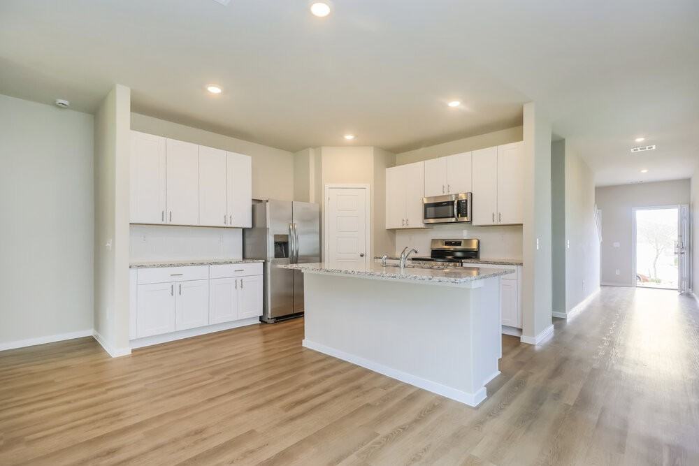 567 Dalloway St - Photo 6 of 17