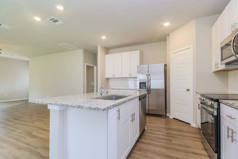 567 Dalloway St - Photo 7 of 17