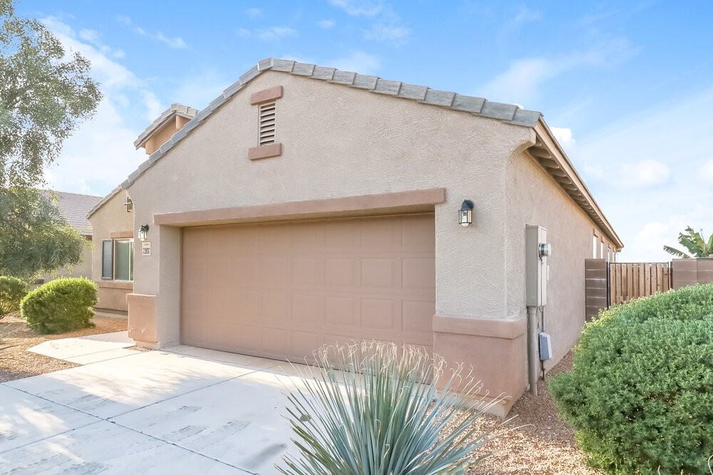 23807 W Chipman Rd - Photo 3 of 15