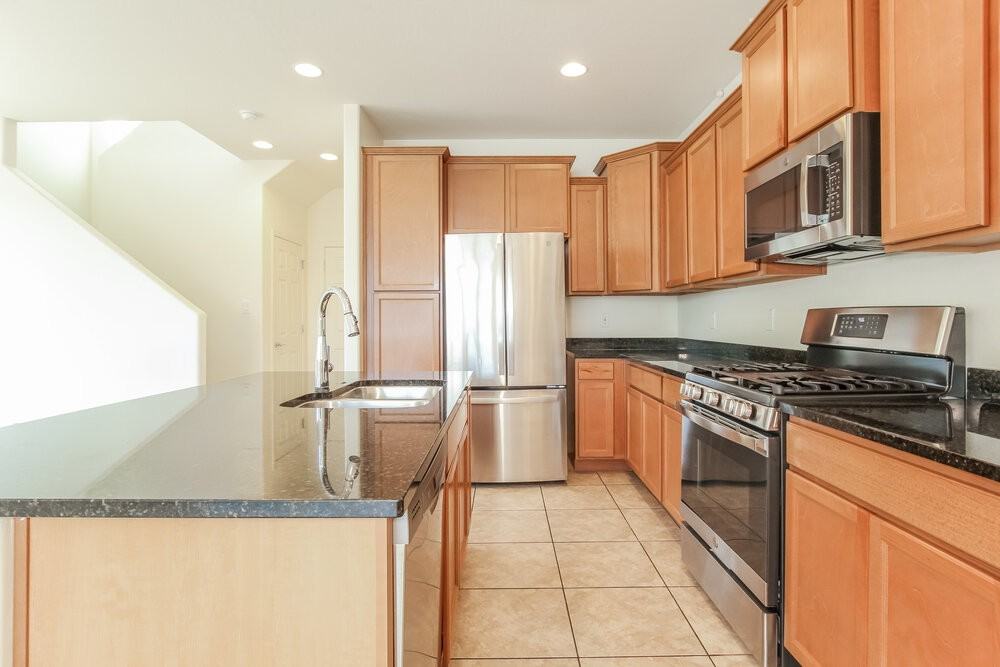 5743 W Warner St - Photo 7 of 17