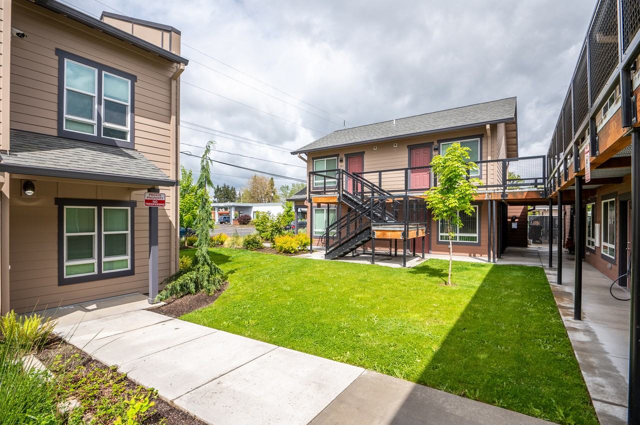 18th Street Apartments - Photo 7 of 12