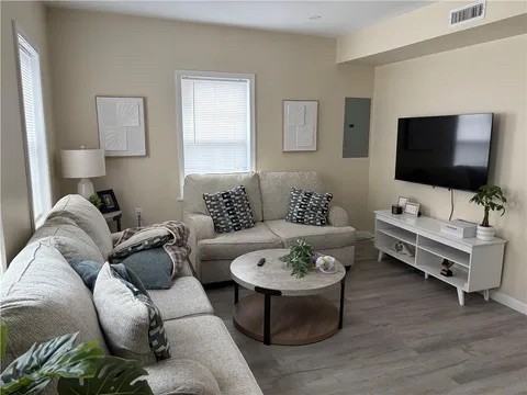 786 Eddy St - Photo 6 of 17