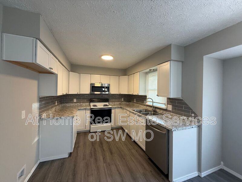 4050 S Ridgecrest Dr - Photo 2 of 14