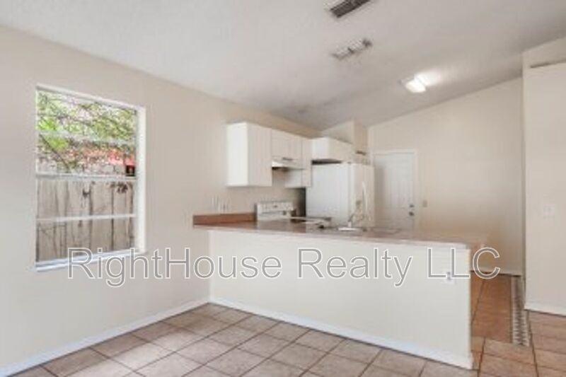 1032 Inkberry Ct - Photo 4 of 18