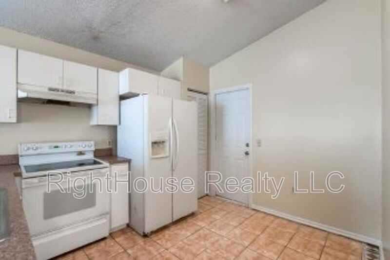 1032 Inkberry Ct - Photo 5 of 18