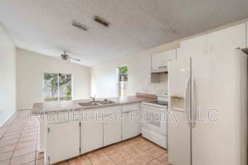 1032 Inkberry Ct - Photo 7 of 18