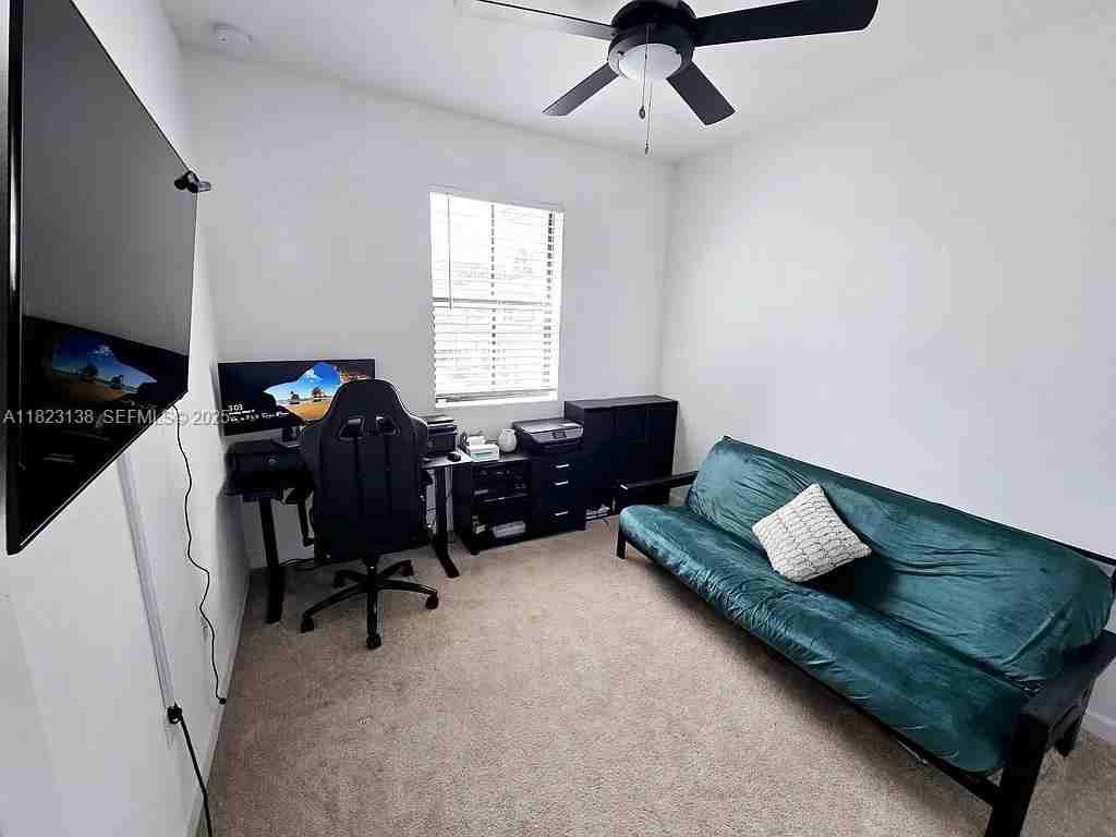 518 SouthWest 19th Way - Photo 4 of 16