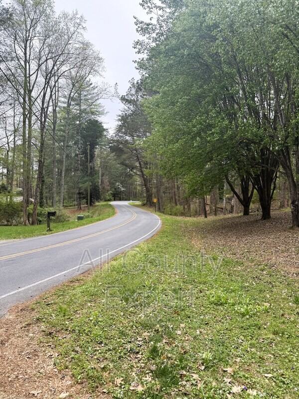 261 Ridgewood Rd - Photo 3 of 16