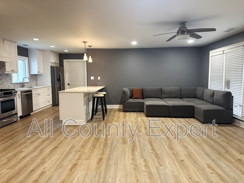 261 Ridgewood Rd - Photo 4 of 16