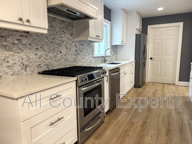 261 Ridgewood Rd - Photo 5 of 16