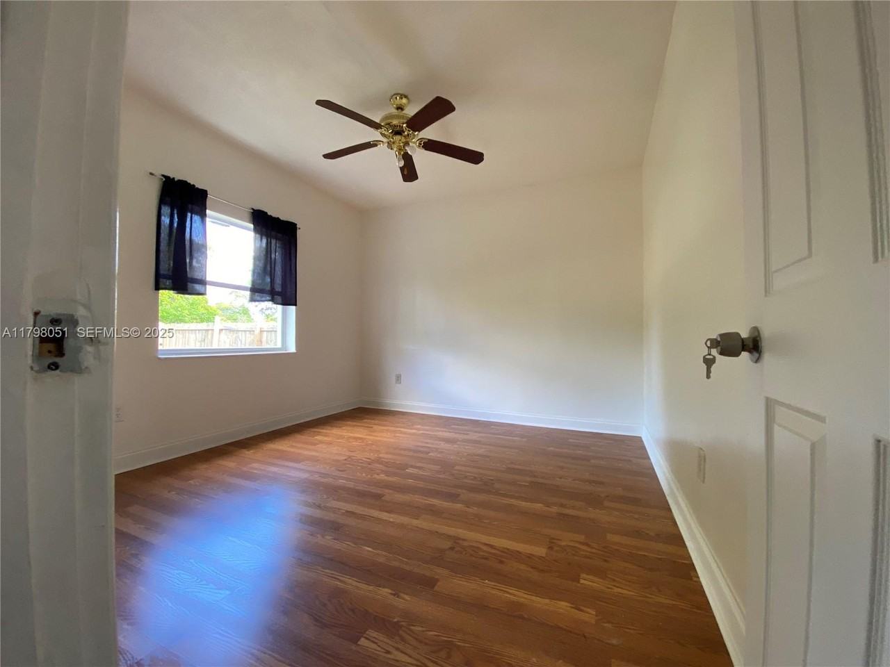 479 Northeast 129th Street - Photo 4 of 22