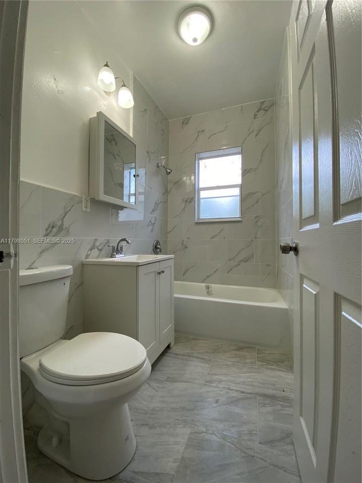 479 Northeast 129th Street - Photo 6 of 22
