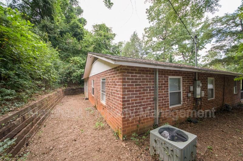 717 Bennett St - Photo 4 of 23