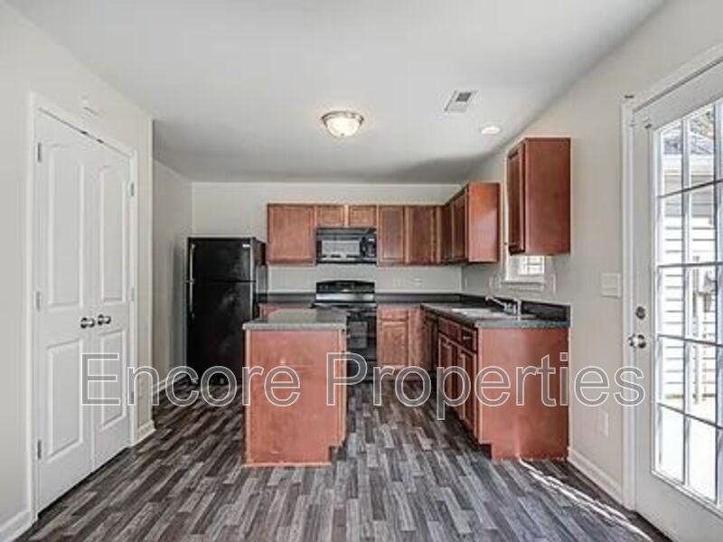 4293 Youngstown Dr - Photo 5 of 17