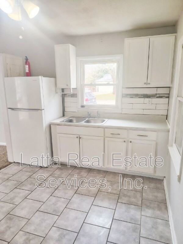 305 N Grove Ter - Photo 6 of 10